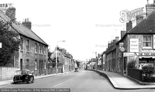 Photo of Calne, London Road c.1960