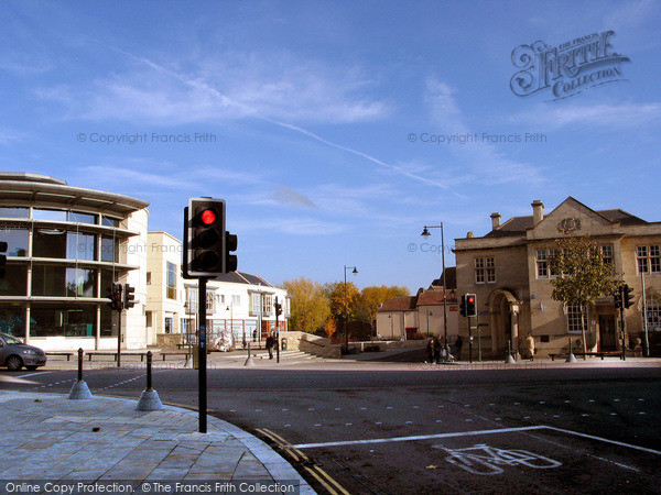Photo of Calne, The Strand And The New Library 2003