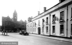 The Town Hall And Lansdowne Arms Hotel c.1955, Calne