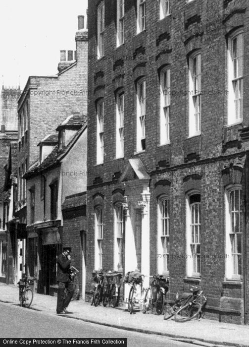 Photo of Cambridge, Bicycles By Fitzwilliam House c.1960