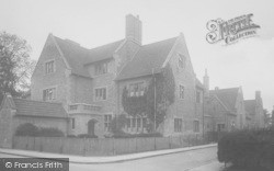 Cheshunt College Entrance 1923, Cambridge