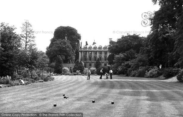 Photo of Cambridge, Clare College Bowling Green c.1955