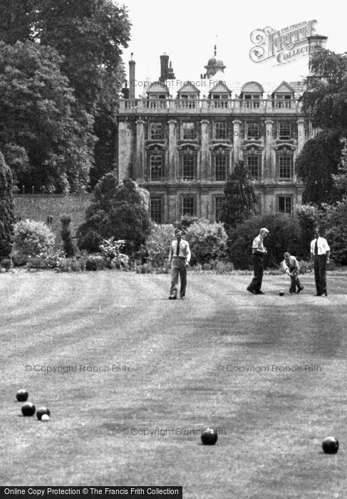 Photo of Cambridge, Clare College Bowling Green c.1955