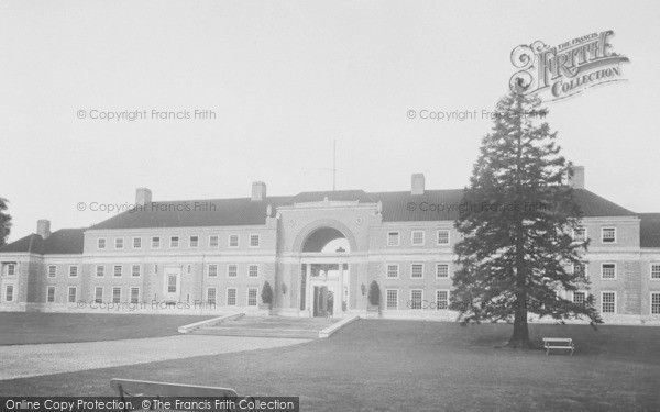 Photo of Cambridge, Clare College Memorial Buildings 1925