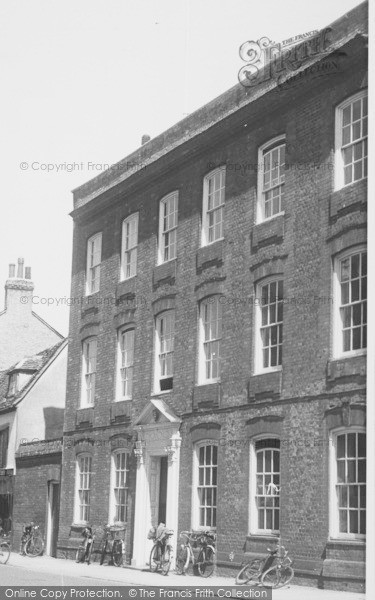 Photo of Cambridge, Fitzwilliam Hall c.1960
