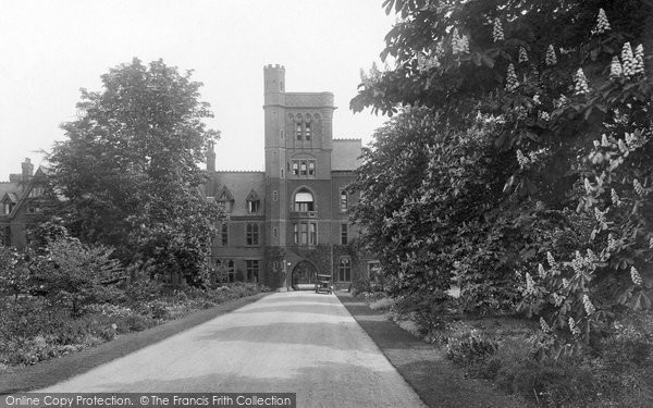 Photo of Cambridge, Girton College 1929