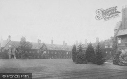 Girton College, Emily Davis Court 1908, Cambridge