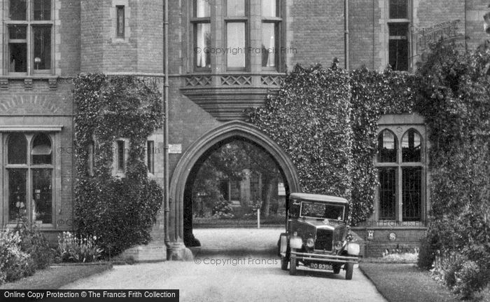 Photo of Cambridge, Girton College, Main Entrance 1929