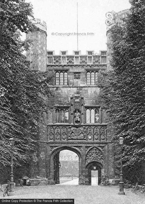 Photo of Cambridge, Great Gate, Trinity College c.1920