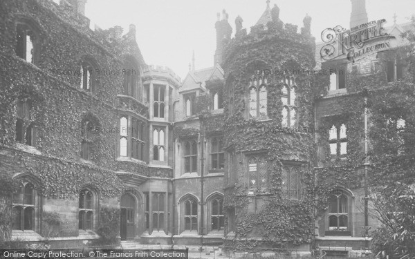 Photo of Cambridge, King's College, Chetwynd Court 1923