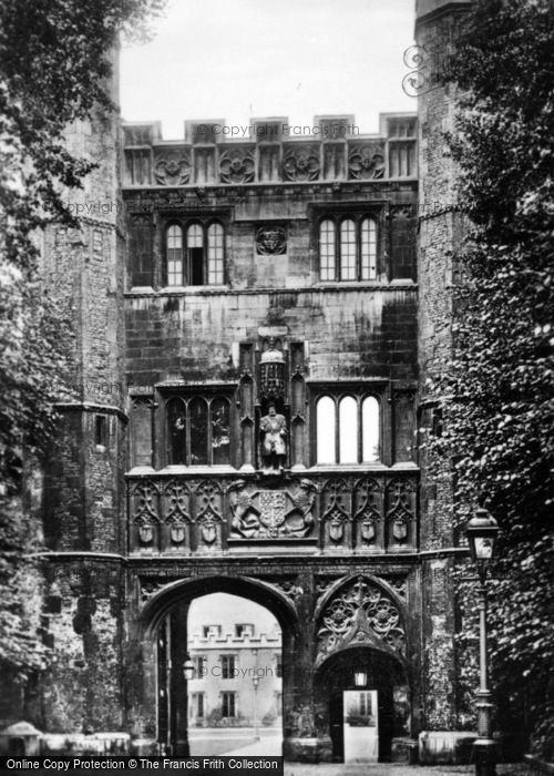 Photo of Cambridge, King's Gateway, Trinity College c.1930