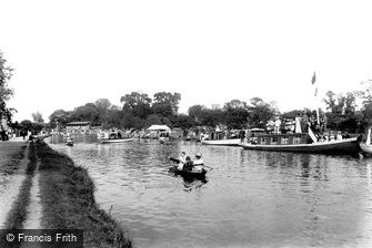 Cambridge, May Week on the Cam 1909