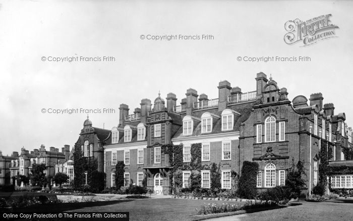 Photo of Cambridge, Newnham College 1908