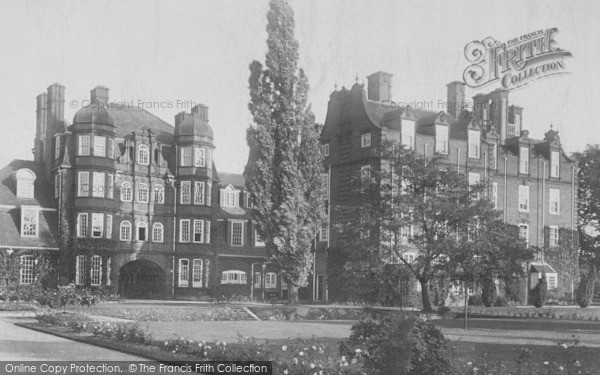 Photo of Cambridge, Newnham College 1908