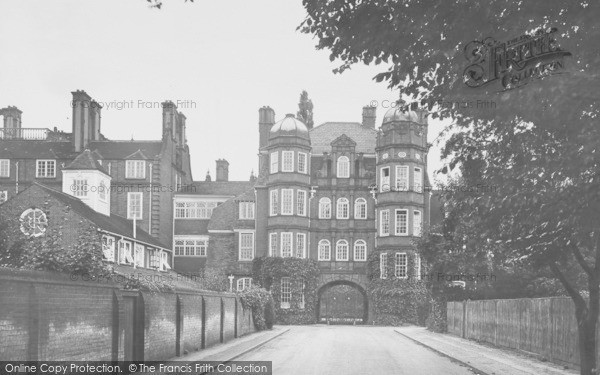 Photo of Cambridge, Newnham College Entrance Gate 1931