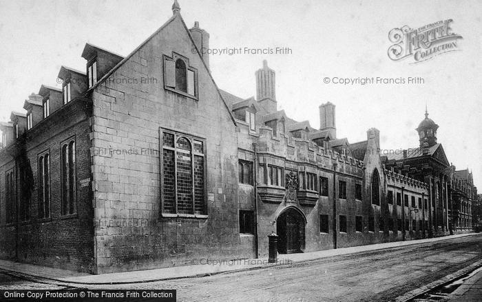 Photo of Cambridge, Pembroke College c.1910