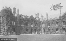 Peterhouse, Second Court 1909, Cambridge