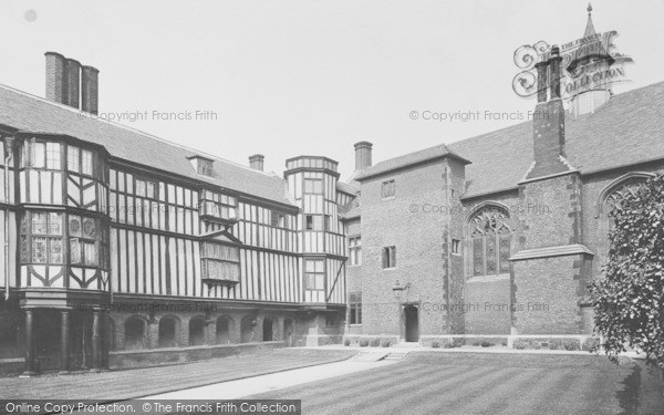 Photo of Cambridge, Queens' College, Cloister Court 1914
