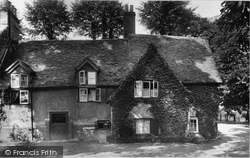 Queens' College, Old Cottages 1908, Cambridge