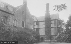 Queens' College, Walnut Tree Court 1911, Cambridge