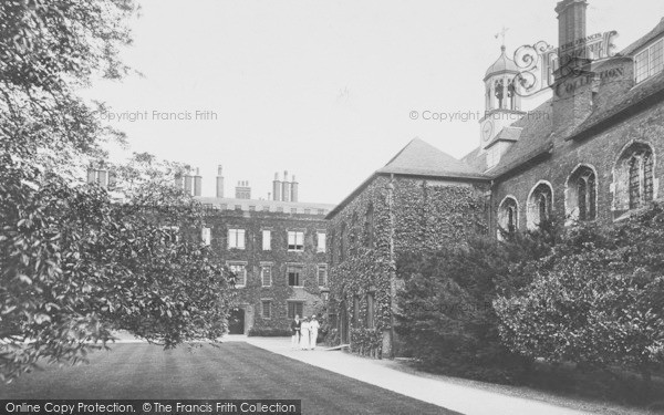 Photo of Cambridge, Queens' College, Walnut Tree Court 1914