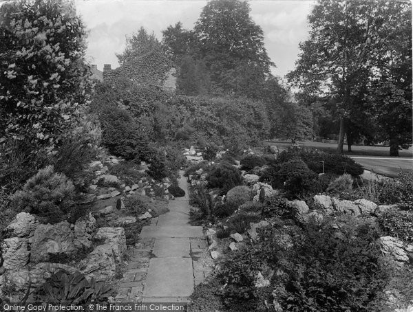 Photo of Cambridge, Sidney Sussex College Gardens 1931