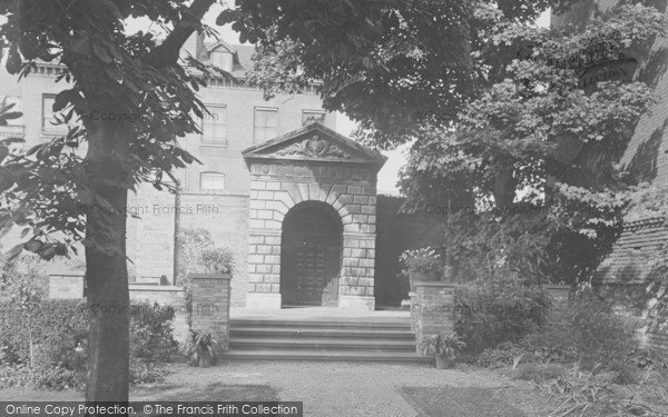 Photo of Cambridge, Sidney Sussex College, Old Entrance Gate 1931