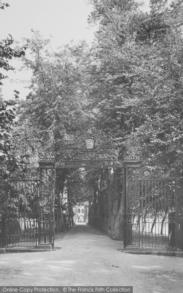 Photo of Cambridge, Trinity College Avenue 1908