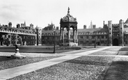 Trinity College, The Great Court 1914, Cambridge