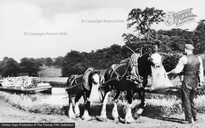 Photo of Camelon, Forth And Clyde Canal, Horse Drawn Barge c.1935