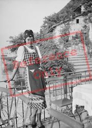 Waitress c.1935, Campione D'italia