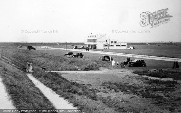 Photo of Canvey Island, Bay Country Club c.1950