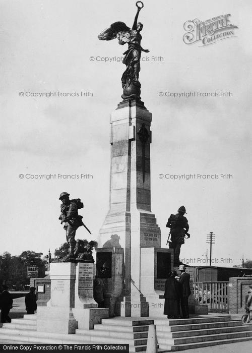 Photo of Cape Town, War Memorial, Adderley Street c.1935