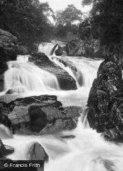 Cyfyng Falls c.1920, Capel Curig