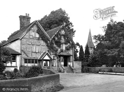 The Crown 1924, Capel