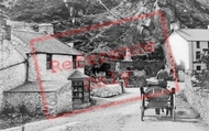 The Old Village Shop 1887, Capelulo