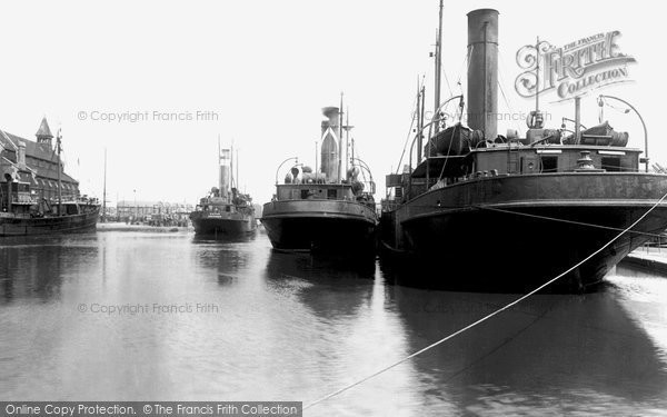 Photo of Cardiff, Bute Docks 1925