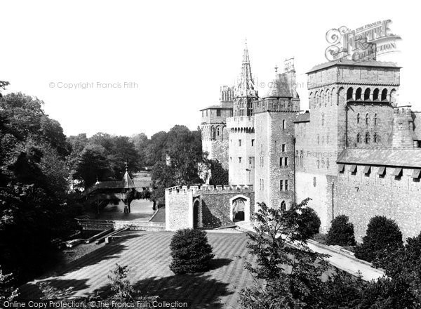 Photo of Cardiff, Castle 1931