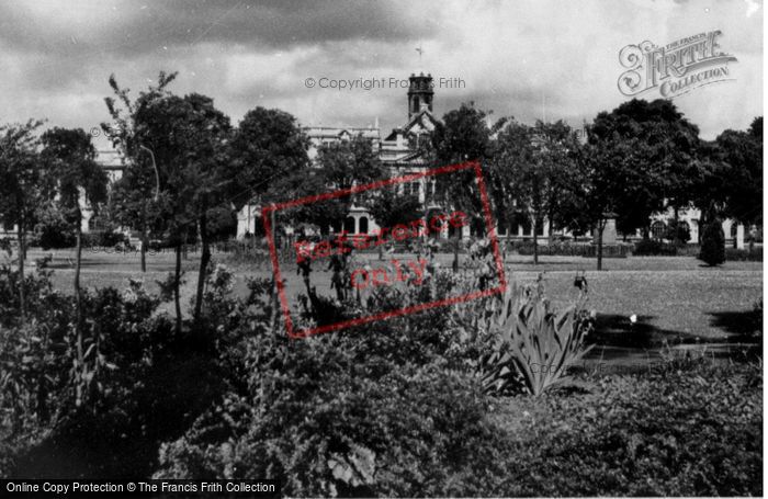 Photo of Cardiff, Cathays Park c.1955