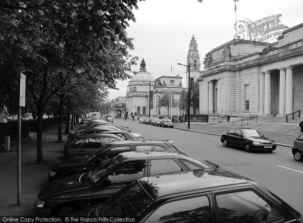 Photo of Cardiff, National Museum And City Hall 2004