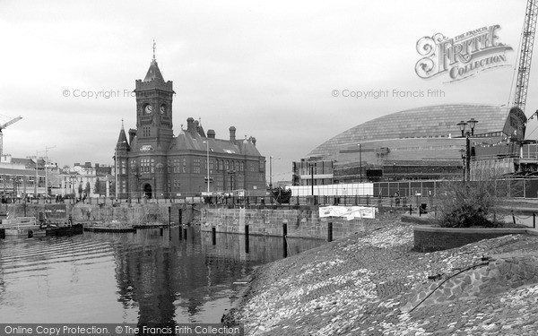 Photo of Cardiff, Pier Head 2004