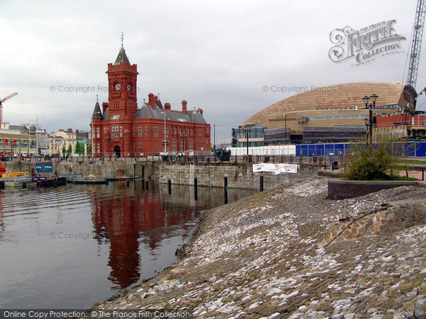 Photo of Cardiff, Pier Head 2004