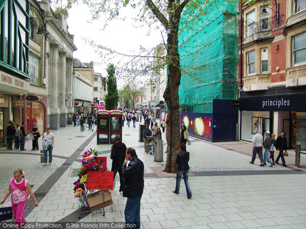 Photo of Cardiff, Queen Street 2004