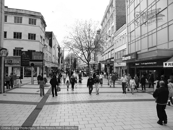 Photo of Cardiff, Queen Street 2004