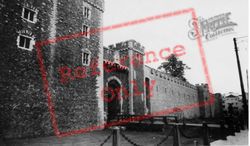 The Castle c.1960, Cardiff