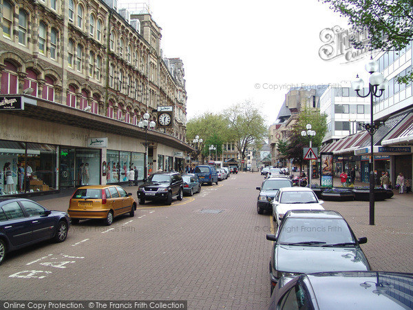 Photo of Cardiff, the Hayes looking towards Working Street 2004