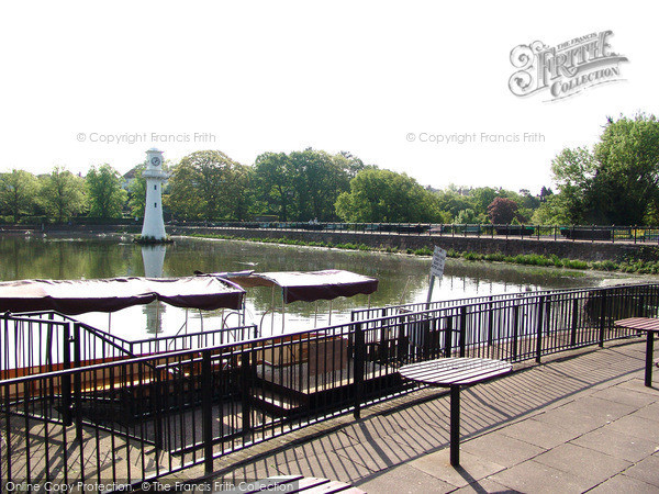 Photo of Cardiff, The Promenade, Roath Park 2004