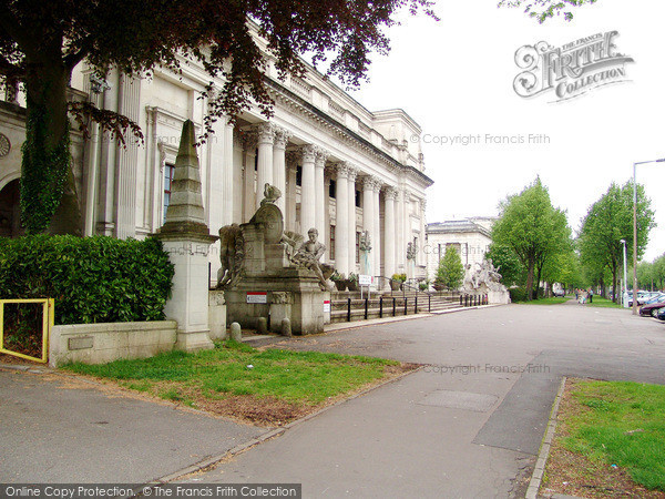 Photo of Cardiff, Was County Hall Now Part Of The University 2004