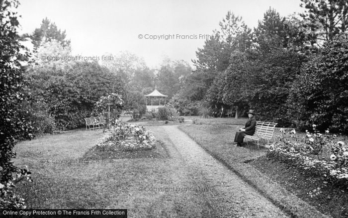 Photo of Cardigan, Victoria Gardens c.1931
