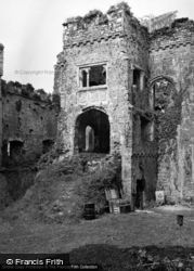 Castle 1953, Carew